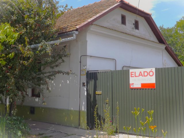 Eladó családi ház, Szarvason 22.5 M Ft, 2 szobás