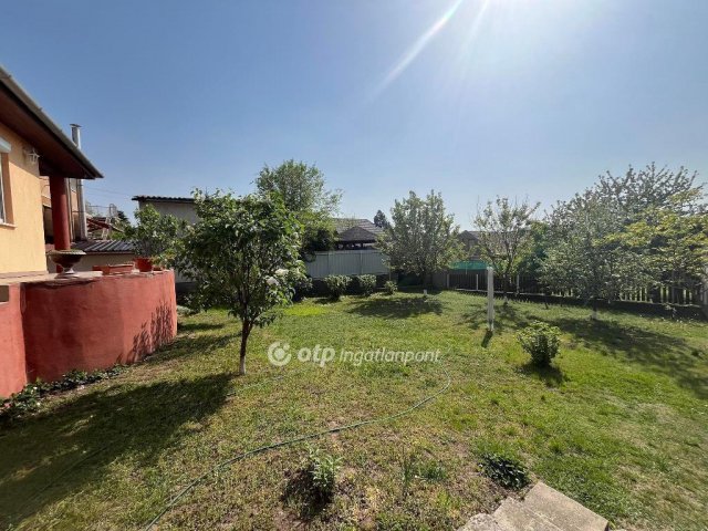 Eladó családi ház, Pécelen 92.9 M Ft, 3 szobás
