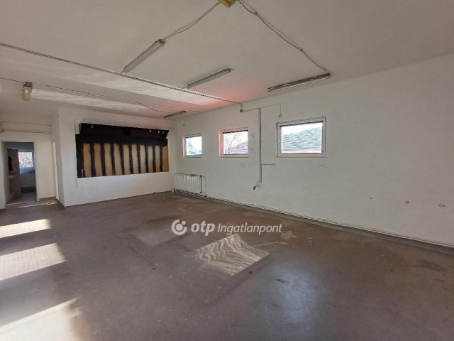 Eladó üzlethelyiség, Polgáron 49.9 M Ft, 4 szobás