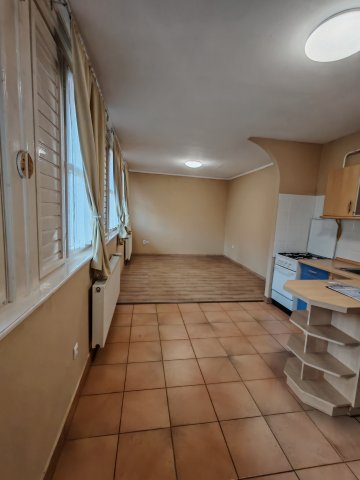 Kiadó téglalakás, albérlet, Cegléden 160 E Ft / hó, 2 szobás