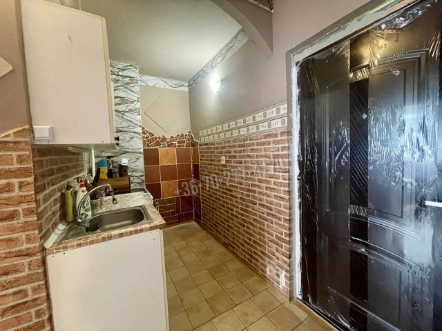Eladó panellakás, Oroszlányban 21.3 M Ft, 1+1 szobás