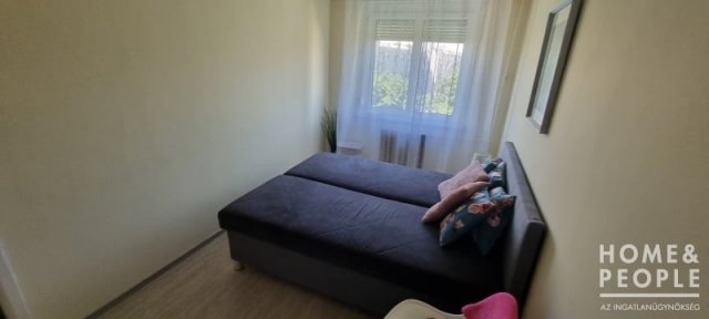 Eladó téglalakás, Szegeden 51 M Ft, 2+2 szobás