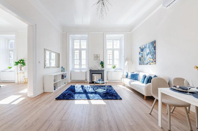 Eladó téglalakás, Budapesten, V. kerületben 174.9 M Ft, 3 szobás