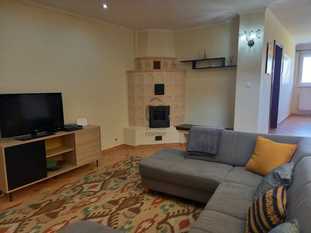 Kiadó téglalakás, albérlet, Pápán 180 E Ft / hó, 4 szobás