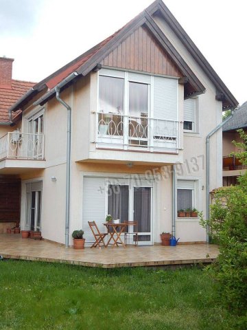 Eladó családi ház, Tapolcán 80 M Ft, 4+1 szobás