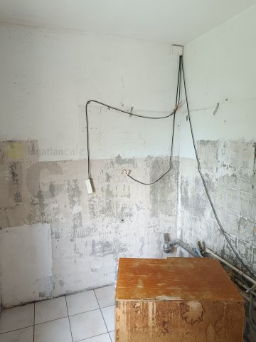 Eladó panellakás, Szegeden 44.9 M Ft, 3 szobás