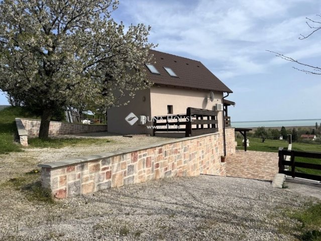 Eladó családi ház, Szigligeten 125 M Ft, 2+2 szobás