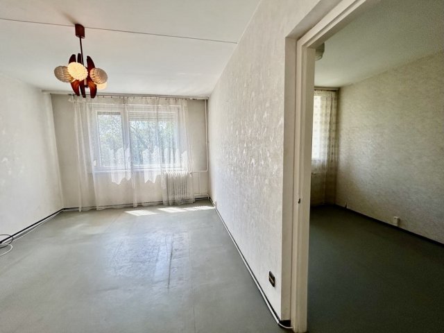 Eladó panellakás, Debrecenben 59.8 M Ft, 4 szobás