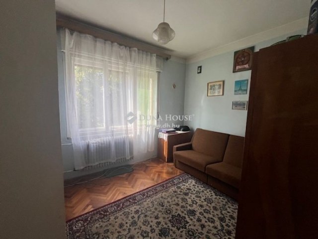 Eladó téglalakás, Pécsett 38.9 M Ft, 3 szobás