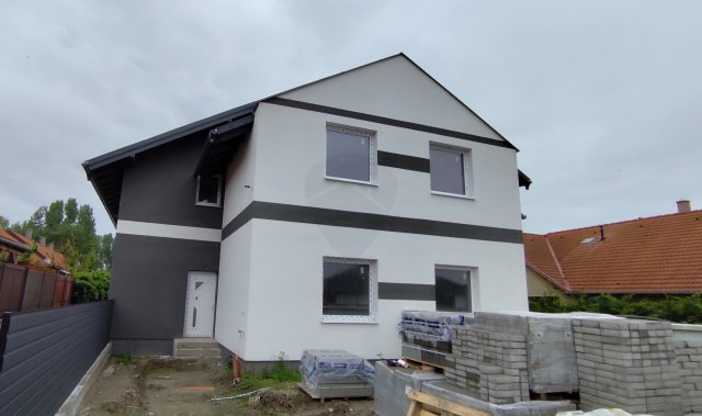 Eladó téglalakás, Szigetszentmártonban 65.9 M Ft, 4 szobás