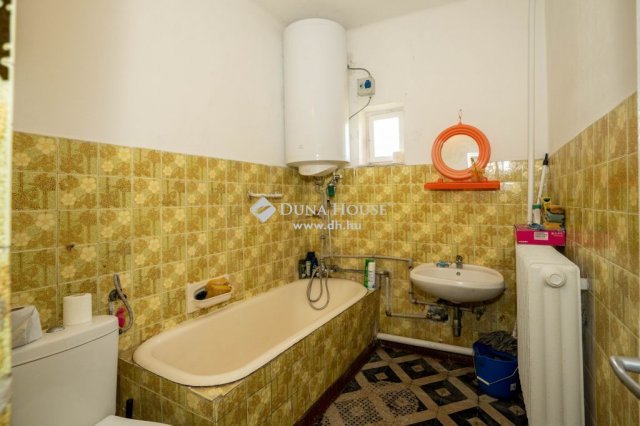 Eladó családi ház, Dunaalmáson 29.99 M Ft, 2 szobás