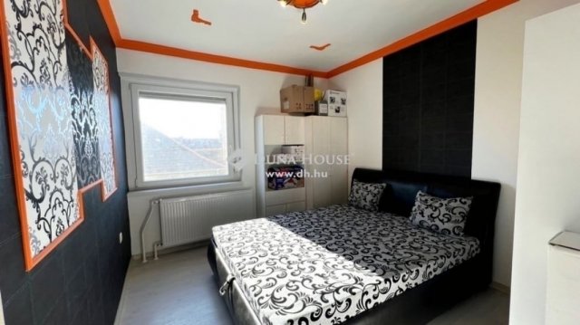 Eladó családi ház, Monorierdőn 89.9 M Ft, 9 szobás