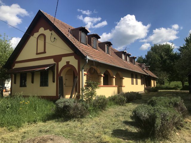 Eladó nyaraló, Holládon 83.9 M Ft, 5 szobás