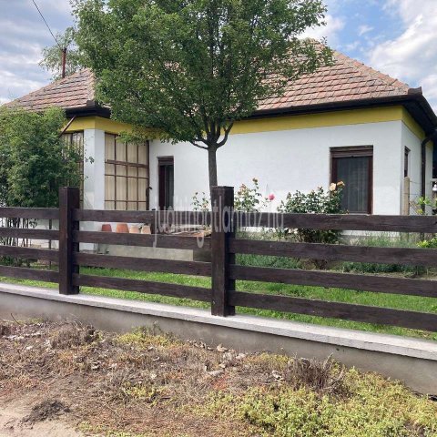 Eladó családi ház, Nagyhalászban, Kossuth utcában 21.5 M Ft