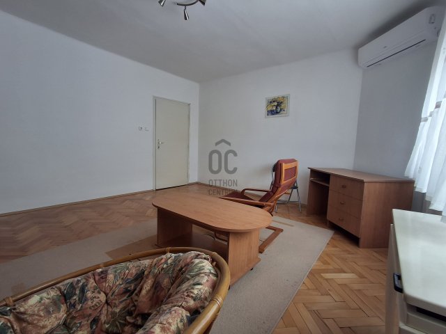Kiadó téglalakás, albérlet, Pécsett 120 E Ft / hó, 1 szobás