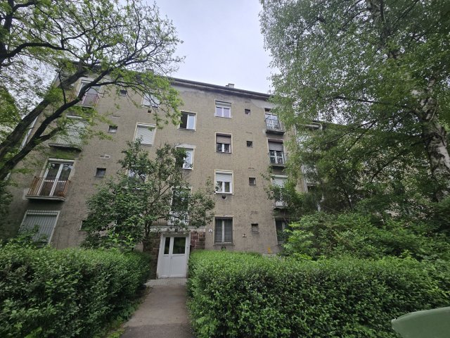 Eladó téglalakás, Komlón 9.9 M Ft, 2 szobás