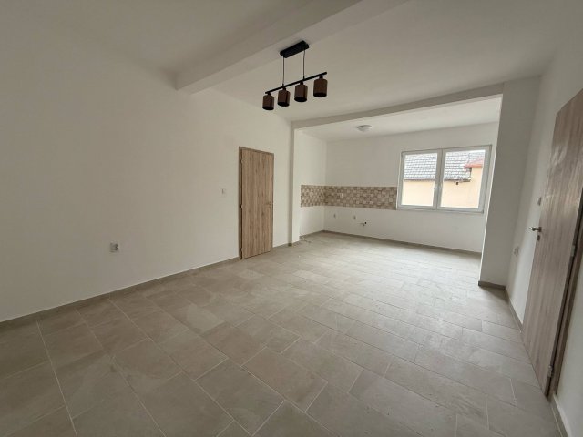 Eladó családi ház, Hartán 32.99 M Ft, 4 szobás