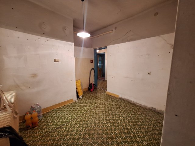 Eladó családi ház, Oroszlányban 44 M Ft, 2 szobás