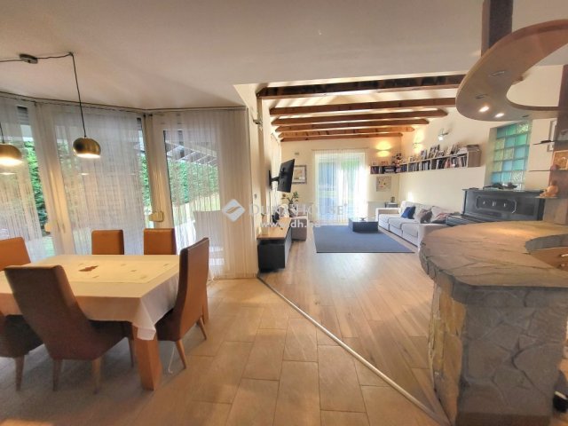 Eladó családi ház, Szentendrén 159.9 M Ft, 4 szobás