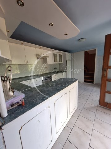 Eladó családi ház, Komlón, Gárdonyi Géza utcában 39.9 M Ft
