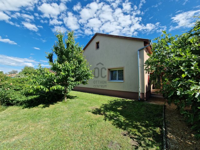 Eladó nyaraló, Balatonbogláron 124.9 M Ft, 6 szobás