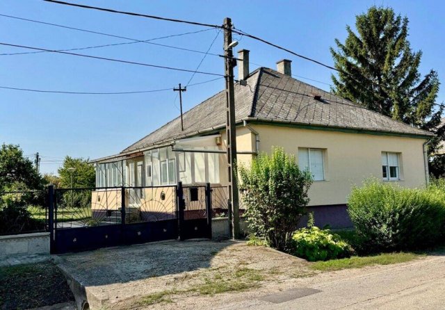 Eladó családi ház, Székesfehérvárott 65 M Ft, 3 szobás