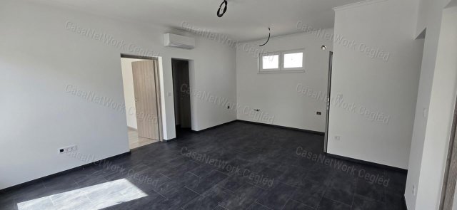 Eladó téglalakás, Cegléden 50 M Ft, 4 szobás