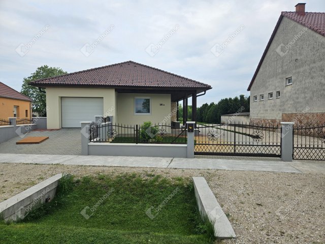 Eladó családi ház, Mezőörsön 119 M Ft, 2 szobás