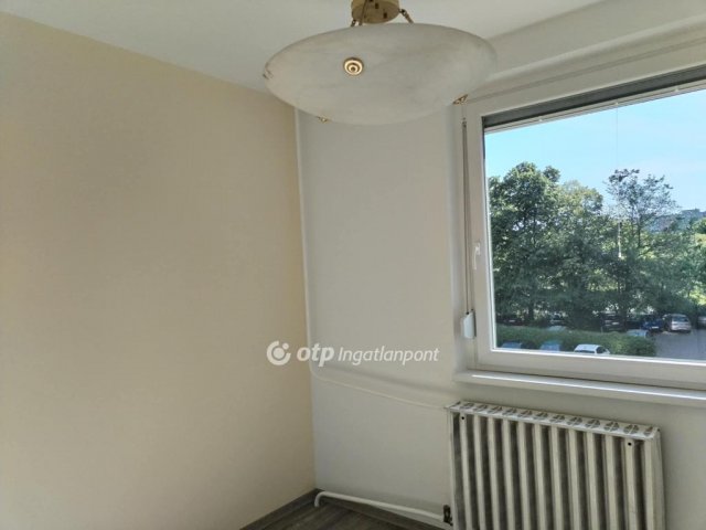 Eladó panellakás, Budapesten, III. kerületben 66.5 M Ft