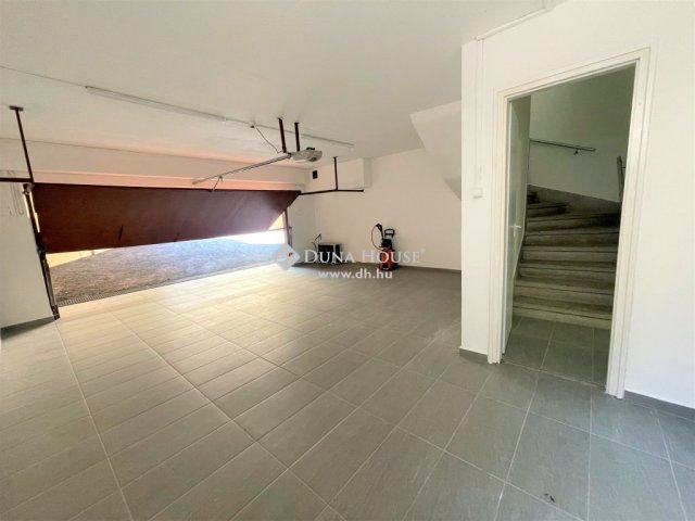 Eladó ikerház, Budapesten, III. kerületben 260 M Ft, 7 szobás