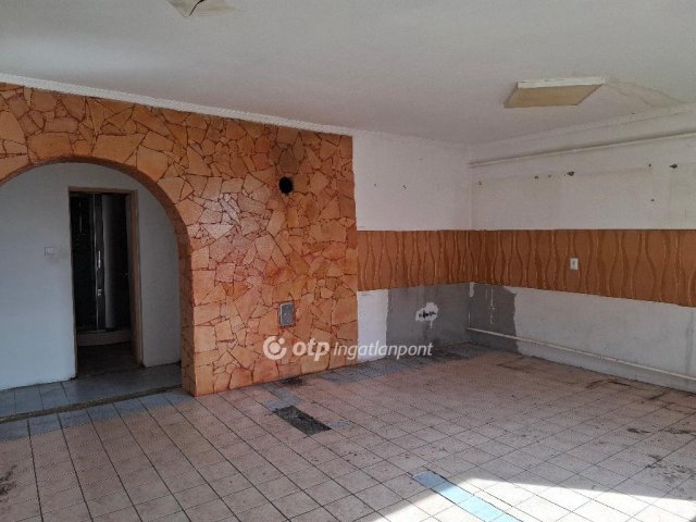 Eladó családi ház, Kompolton 19 M Ft, 2 szobás