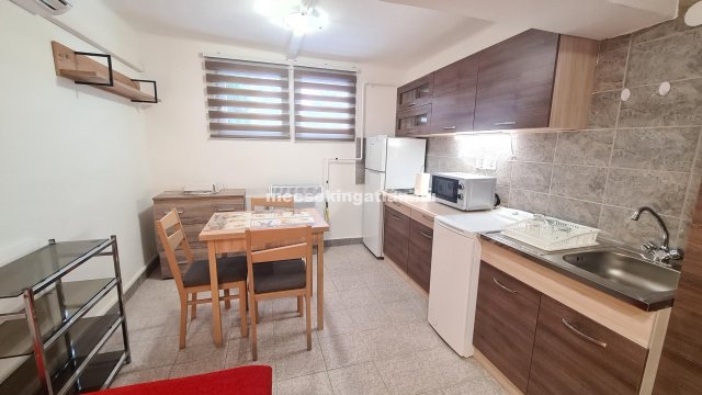 Kiadó téglalakás, albérlet, Pécsett 100 E Ft / hó, 1 szobás