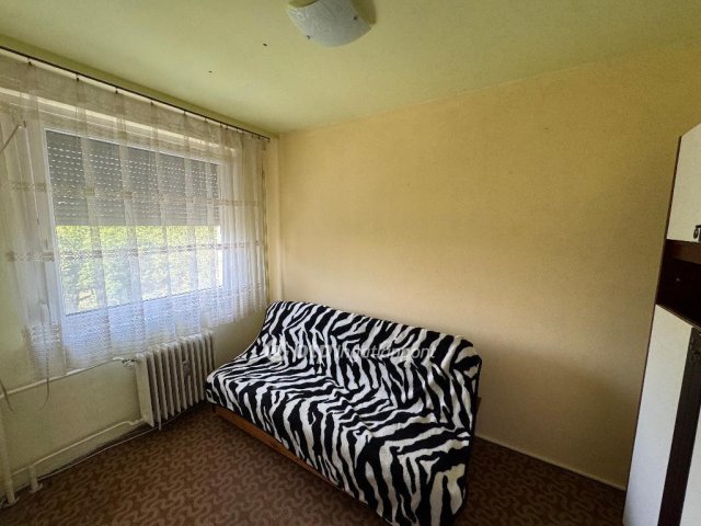 Eladó panellakás, Szegeden 63 M Ft, 2+2 szobás