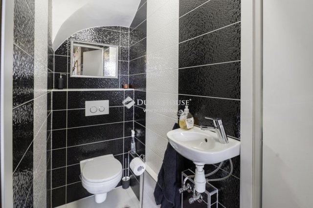Eladó családi ház, Kecskeméten 120 M Ft, 6 szobás