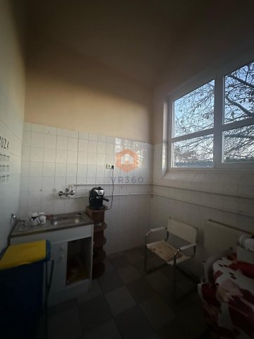 Kiadó ipari ingatlan, Pécsett 600 E Ft / hó