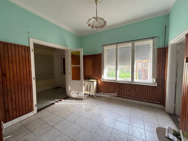 Eladó családi ház, Téten 35 M Ft, 3 szobás