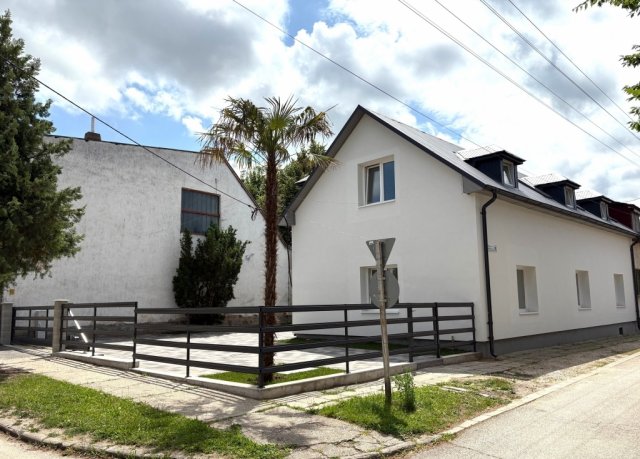 Eladó téglalakás, Esztergomban 39.9 M Ft, 2 szobás