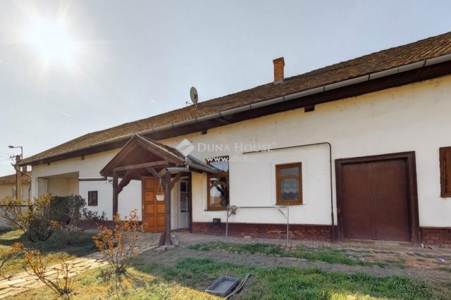 Eladó családi ház, Tiszakécskén 39.9 M Ft, 3 szobás