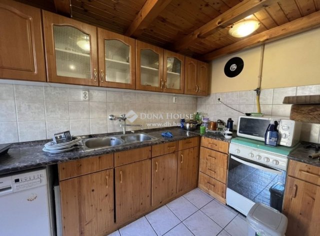 Eladó téglalakás, Budapesten, VI. kerületben 62.4 M Ft, 2 szobás
