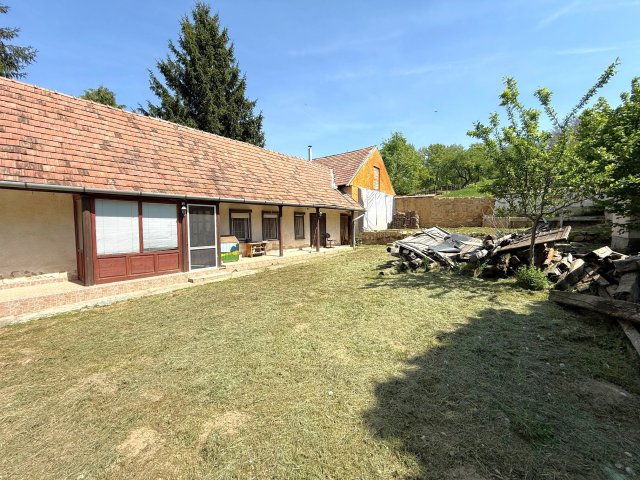 Eladó családi ház, Komlón 18.9 M Ft, 3 szobás
