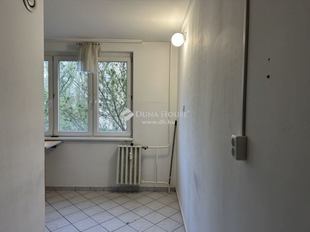 Eladó panellakás, Kecskeméten 40.5 M Ft, 2 szobás