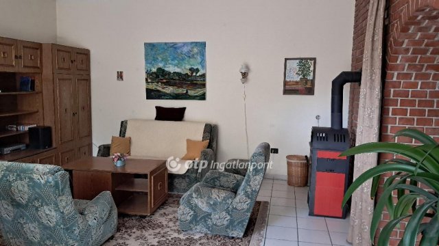 Eladó családi ház, Szigetcsépen 77 M Ft, 6 szobás