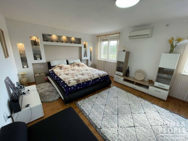 Eladó családi ház, Röszkén 62.99 M Ft, 5 szobás