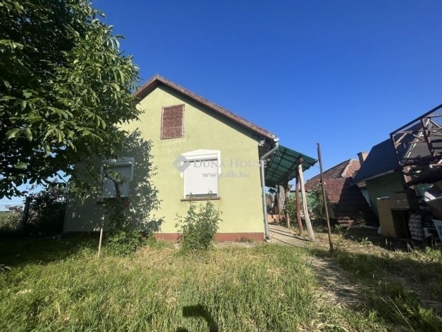 Eladó családi ház, Úrin 47.9 M Ft, 4 szobás