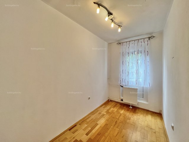 Eladó panellakás, Kaposváron 36.9 M Ft, 2+1 szobás