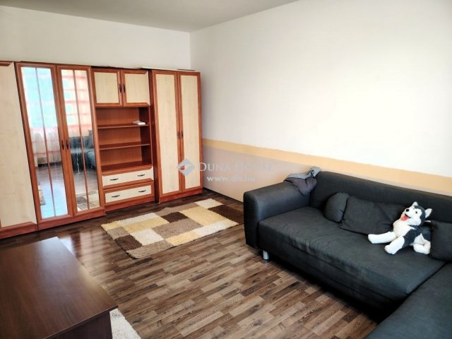 Eladó panellakás, Tatabányán 31.99 M Ft, 2 szobás