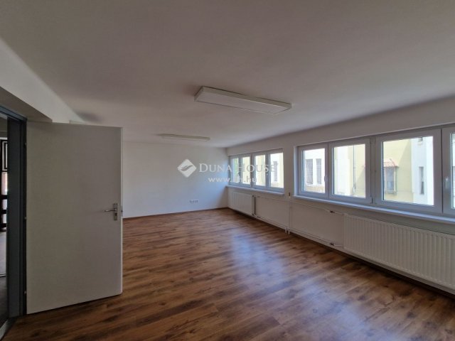 Kiadó iroda, Kecskeméten 1200 E Ft / hó / költözzbe.hu