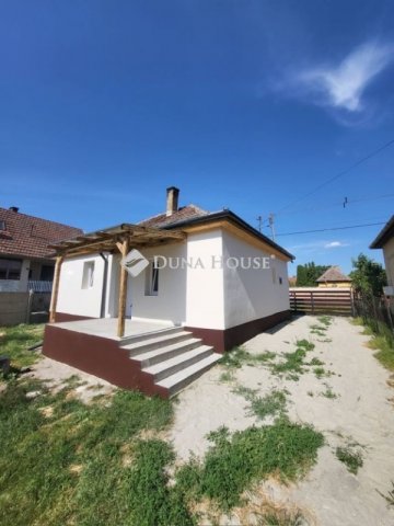 Eladó családi ház, Tápiószelén 25.9 M Ft, 2 szobás