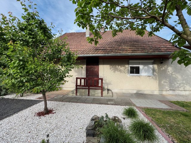 Eladó ikerház, Békésen 20 M Ft, 2 szobás / költözzbe.hu
