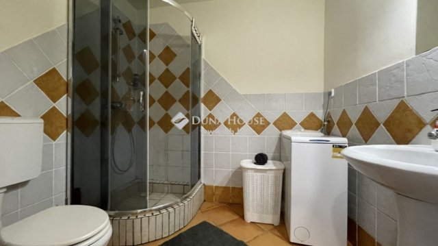 Eladó családi ház, Remeteszőlősön 249.9 M Ft, 6 szobás